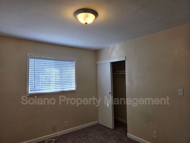 Building Photo - 232 Elwood St