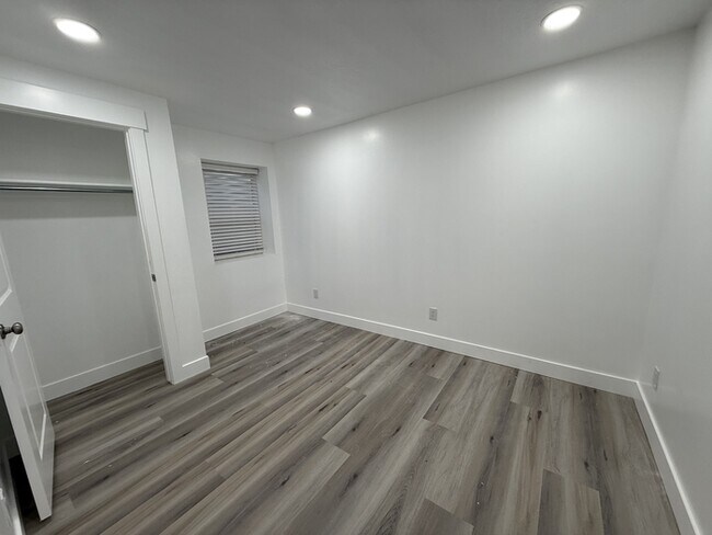 Building Photo - Remodeled duplex - back unit