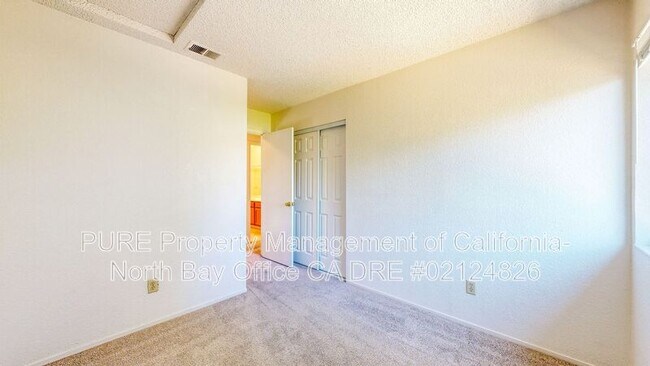 Building Photo - 7474 Mercedes Way