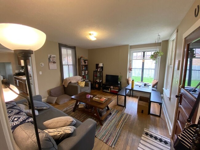 Building Photo - 3 Bedroom 1 Bath House - Close to Downtown Iowa City