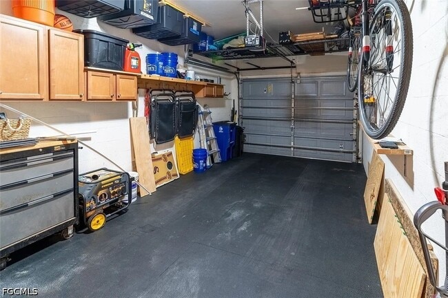 Building Photo - 23084 Lone Oak Dr