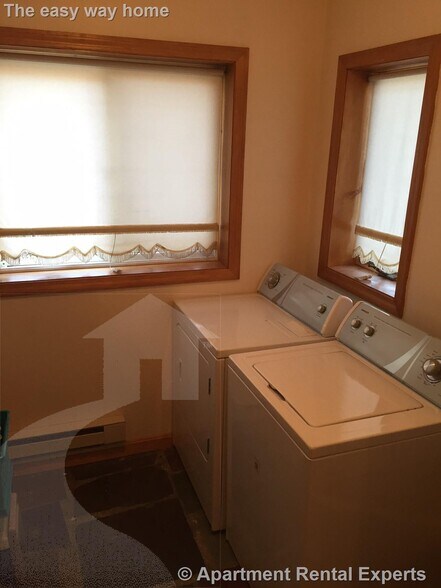 Building Photo - 10 Windsor Rd