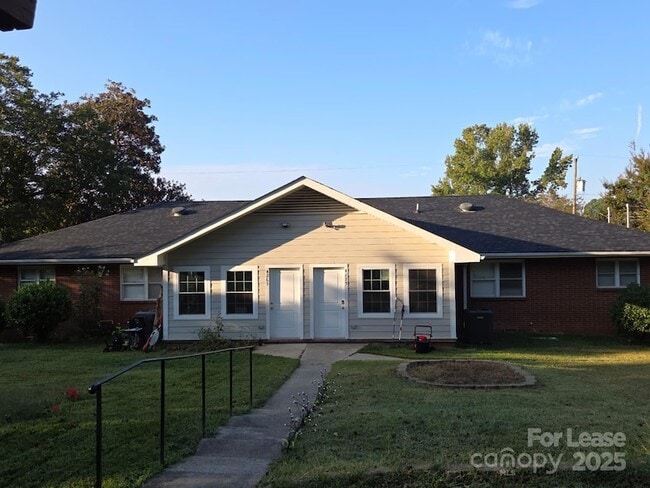 Primary Photo - 4265 Center Rd