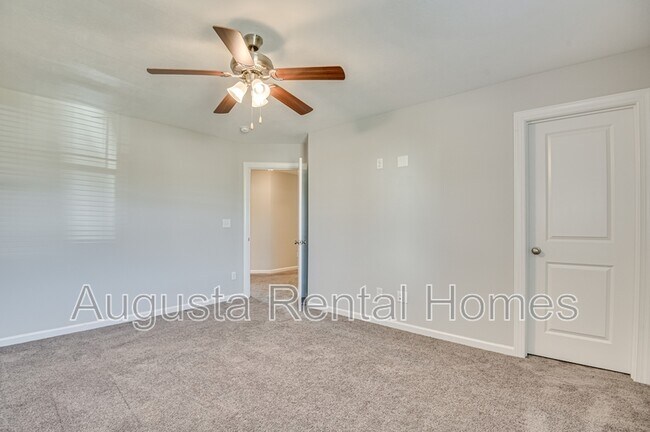 Building Photo - 909 Chesford Dr