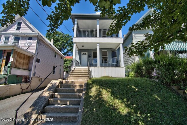 Building Photo - 1515 Pine St