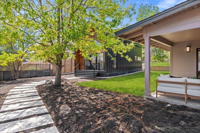 Building Photo - 2503 Rockingham Dr