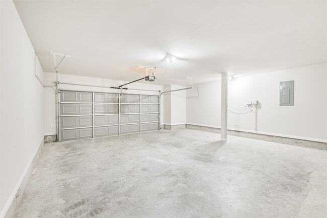 Building Photo - 419 Lazy Ln