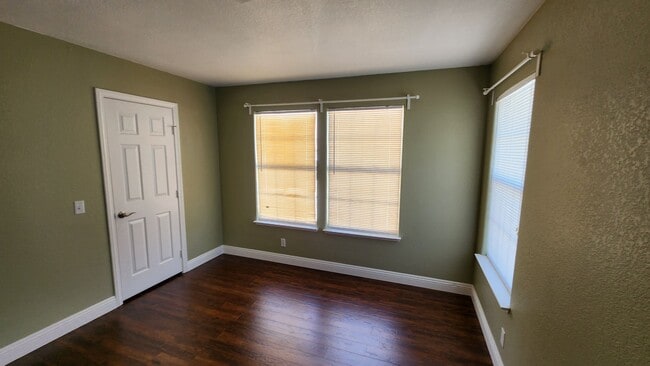 Building Photo - Stunning & REMODELED! 2-Story, 3Bedroom an...