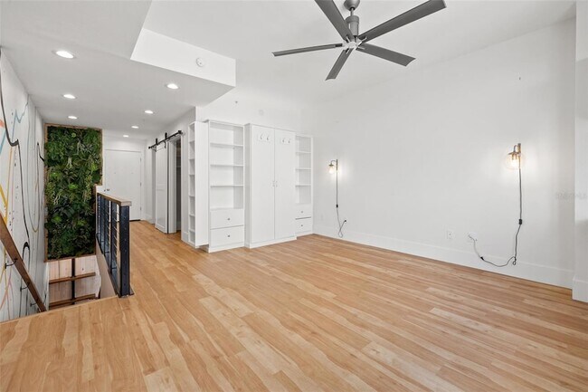 Building Photo - 1208 E Kennedy Blvd