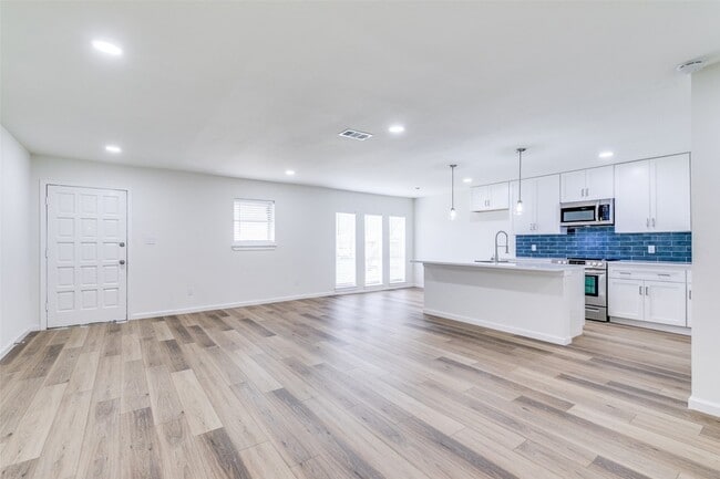 Building Photo - 2917 Dale Dr