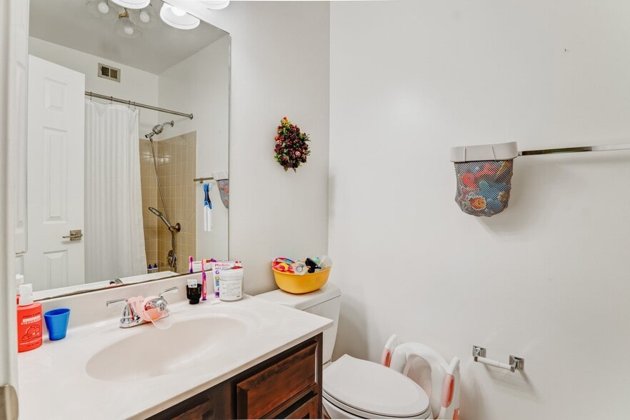 Building Photo - 10219 Aspen Willow Dr