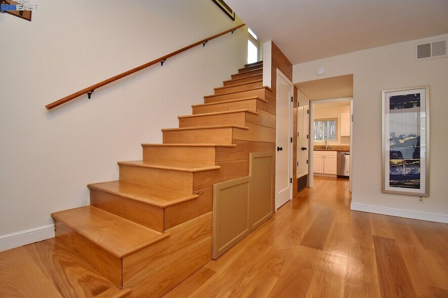 Building Photo - 111 Ascot Ct
