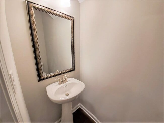 Building Photo - 1716 Lansing Bluff Walk