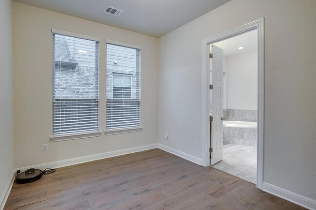 Building Photo - 16005 Axehandle Trl