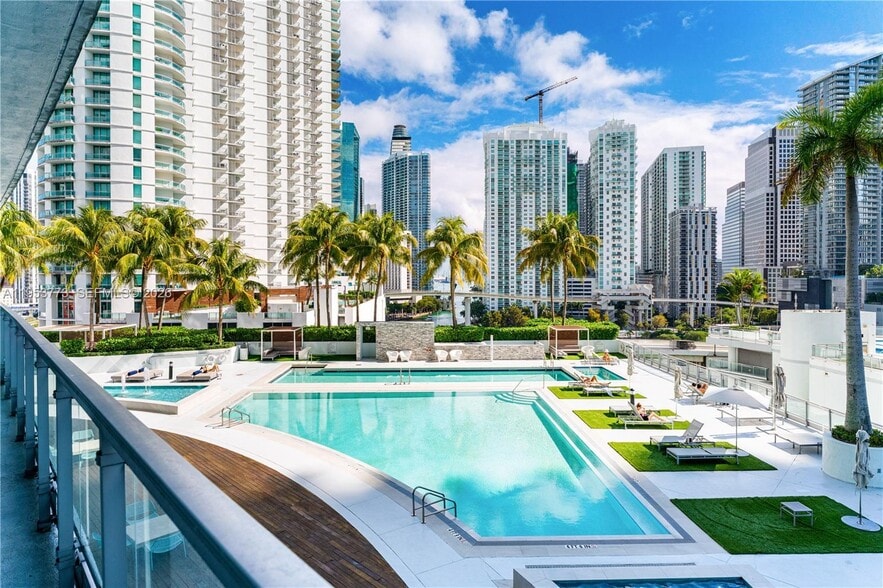 Building Photo - 90 SW 3rd St