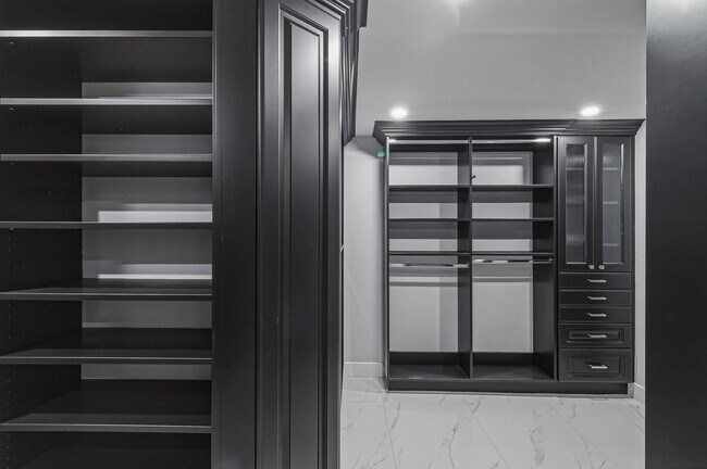Building Photo - Luxury Penthouse Retreat with Private Pool, Sauna & Strip Views