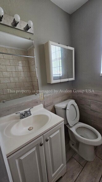 Building Photo - 7007 Oakwood Dr