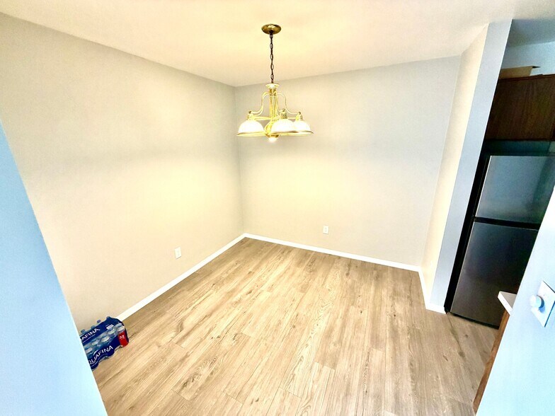 Building Photo - 21661 Hillside Dr