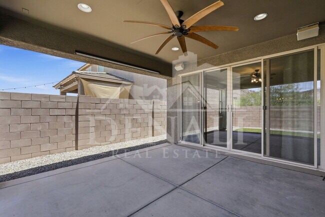 Building Photo - 4220 S Macy Cir