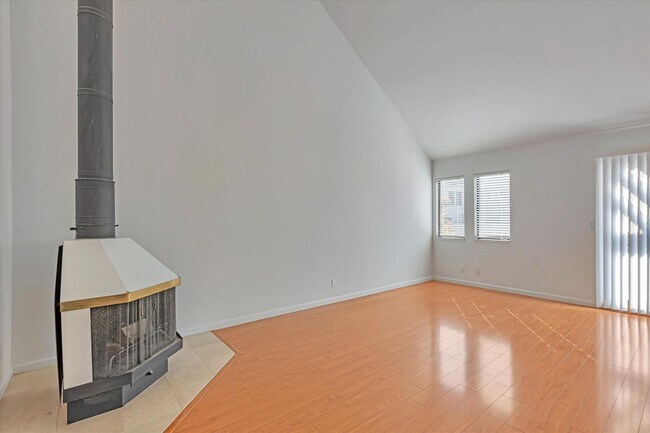 Building Photo - 181 Centre St