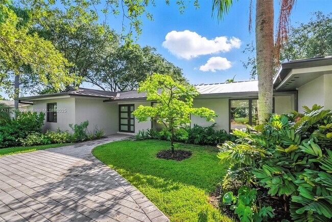 Building Photo - 15121 SW 69th Ct