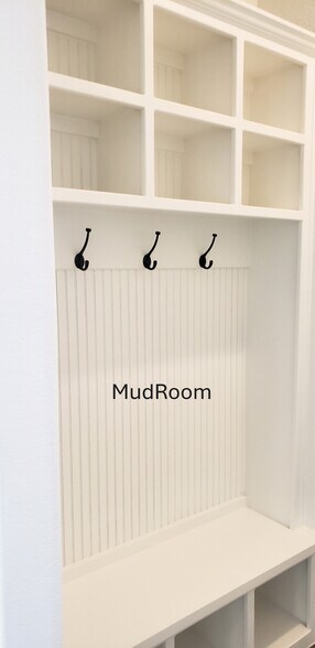 Mud Room - 3004 Warrington