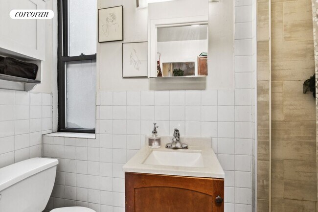 Building Photo - 403 E 77th St