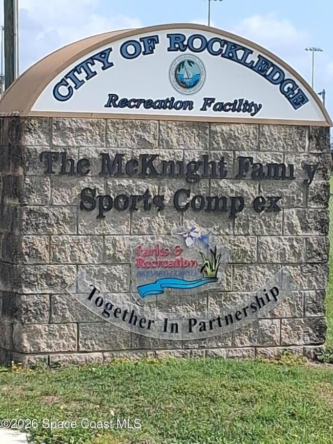 Building Photo - 828 Angela Ave