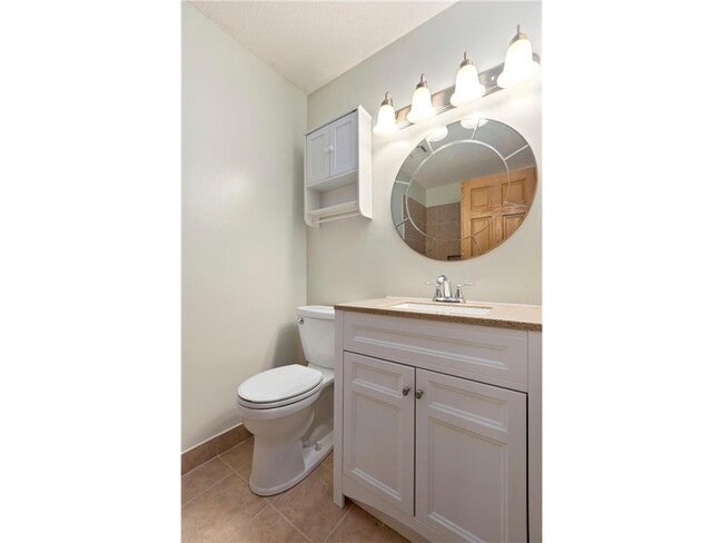 Building Photo - 5546 Village Dr