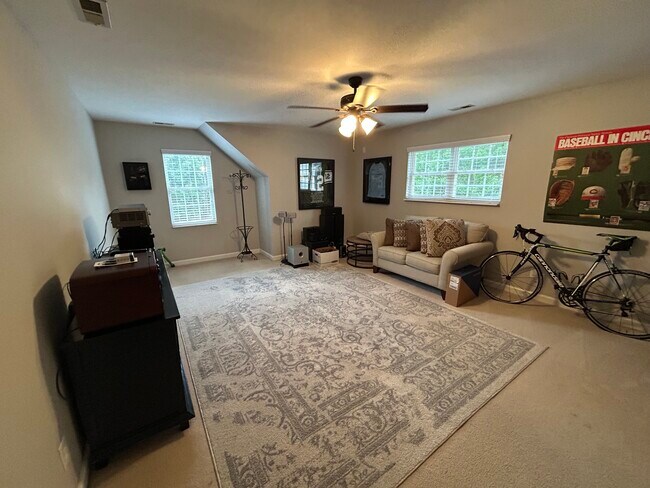 Building Photo - 16038 Cranleigh Dr
