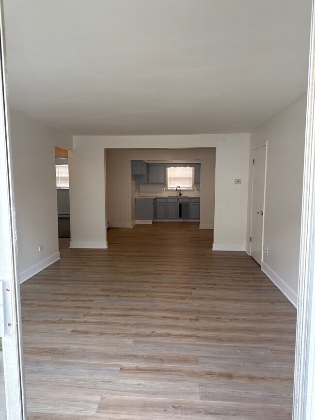 Building Photo - 17385 70th Ave
