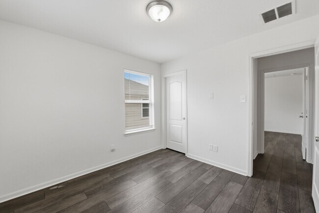 Building Photo - 2518 Boxwood Park