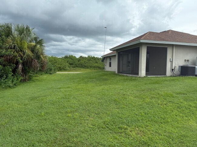 Building Photo - Spacious 3 Bed / 2 Bath Home in the Heart ...