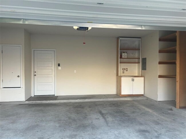 Building Photo - 3651 Sandy Brook Dr