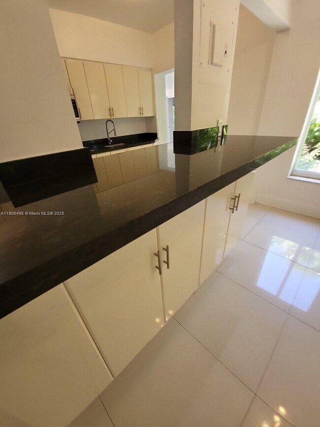 Building Photo - 7707 Hawthorne Ave