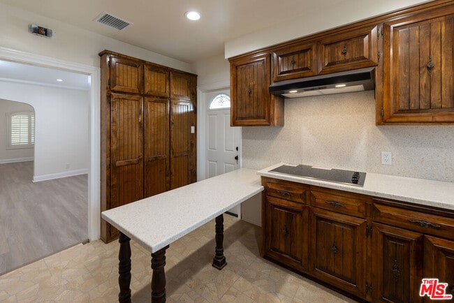 Building Photo - 4360 Kraft Ave