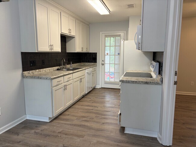 Building Photo - 2052 Darnell Cir