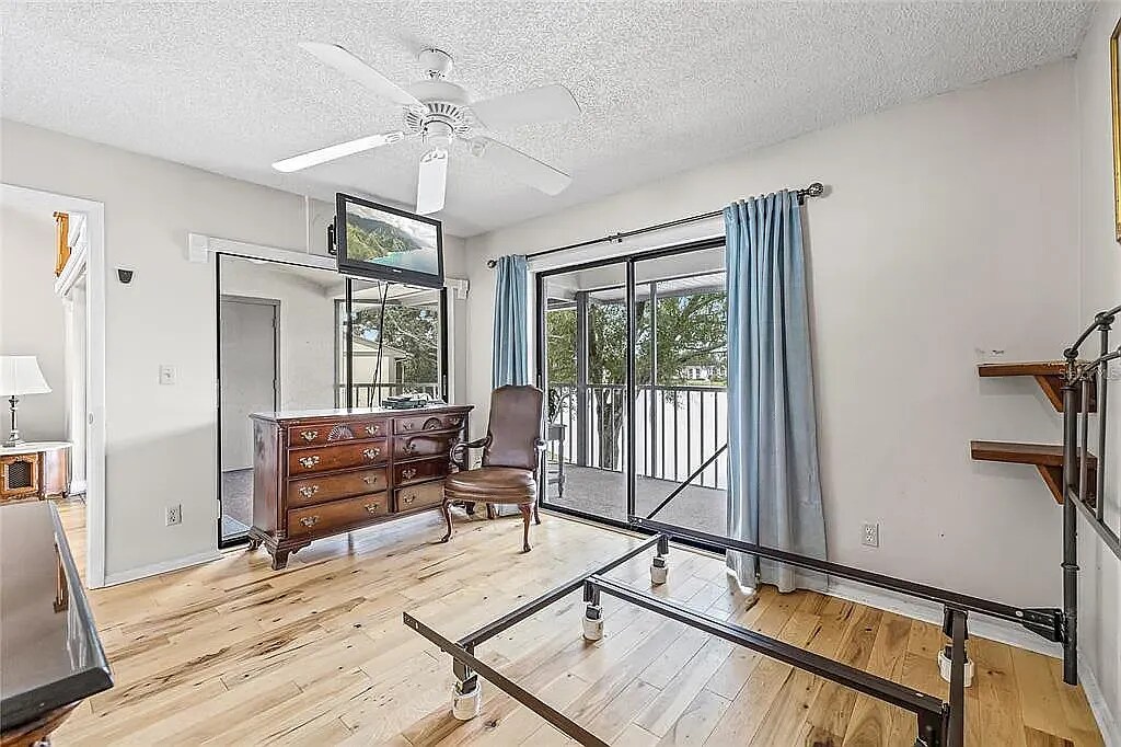 Building Photo - 222 Woodlake Wynde