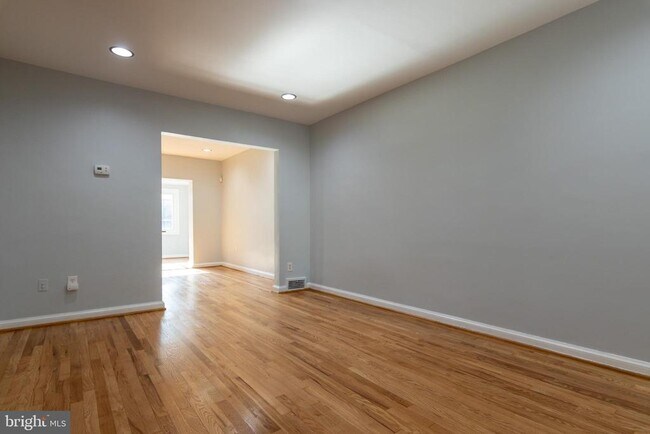 Building Photo - 306 35th St NE