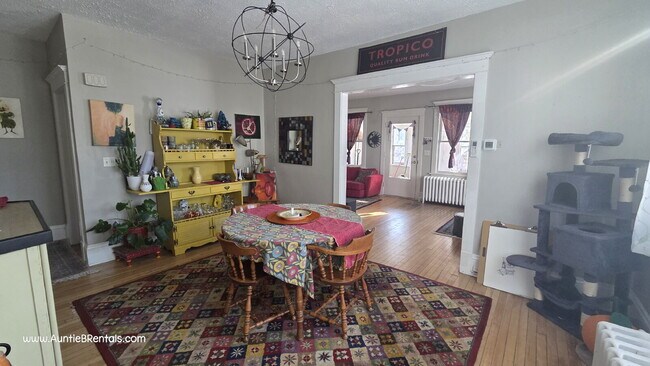 Building Photo - Beautiful single family home with near U of MN - 4 bed 2 bath