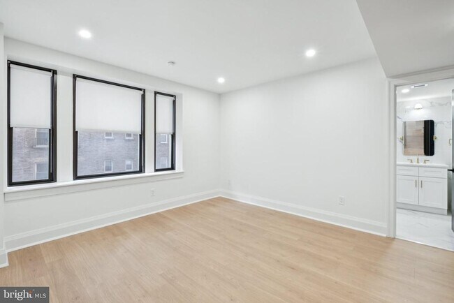 Building Photo - 135 S 19th St