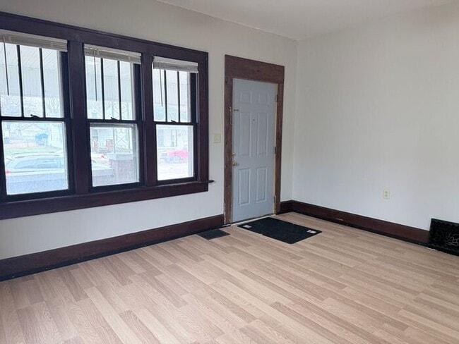 Building Photo - Ready, Set, Move – Unmatched Rental Deal!