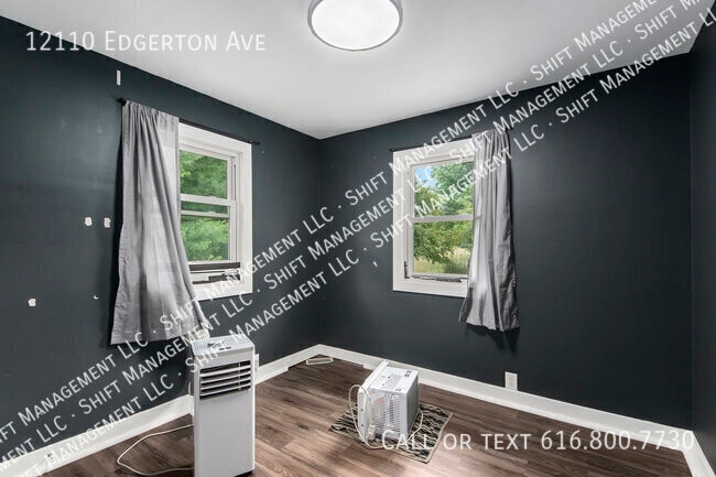 Building Photo - 12110 Edgerton Ave NE