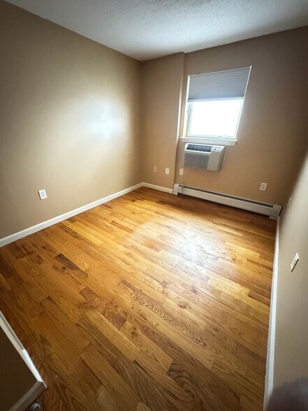 Building Photo - 184 Pequot Ave