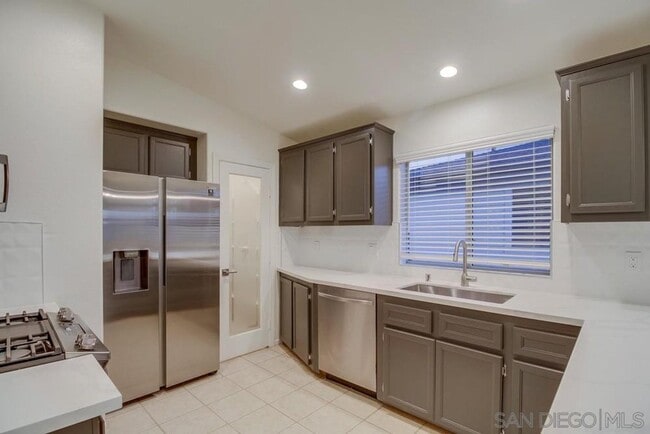 Building Photo - Modern Bungalow