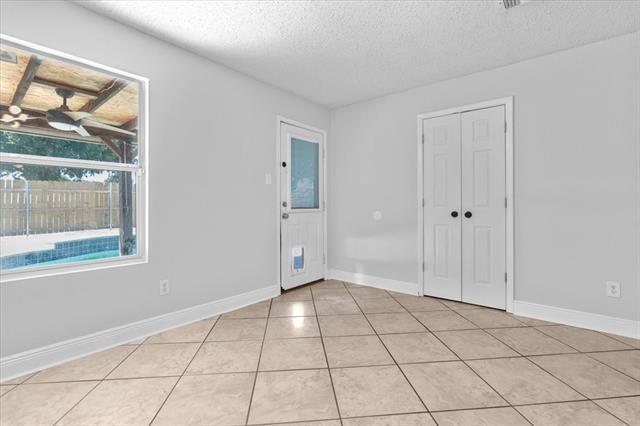 Building Photo - 1014 Mazourka Dr