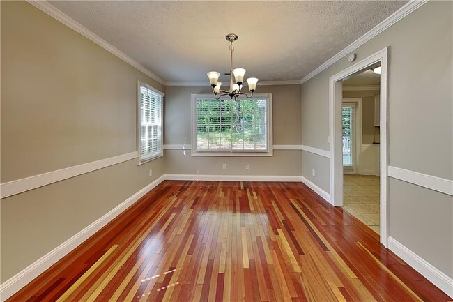 Building Photo - 2406 Southern Oak Dr SW