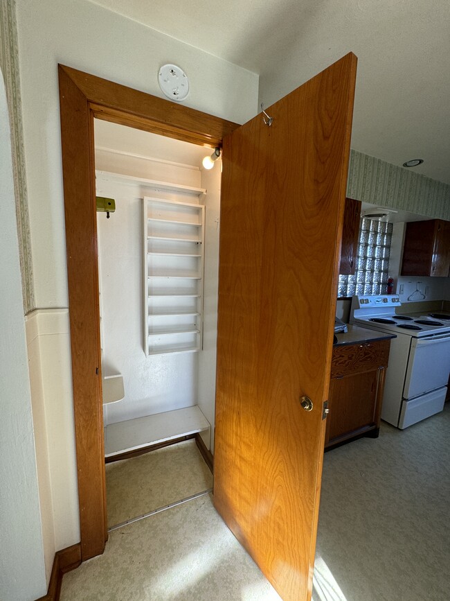 Kitchen Pantry - 620 Horn Rd