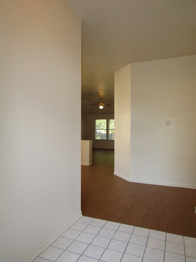 Building Photo - 122 Little Lake Rd