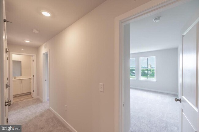 Building Photo - 715 Platinum Dr